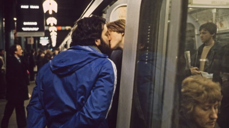 صور العشق والوقار: أربعون عاماً في مترو الأنفاق في لندن