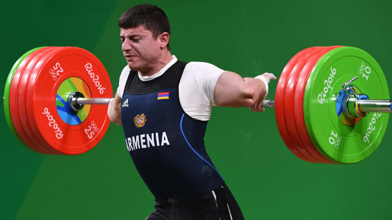 رباع أرميني يتعرض لإصابة مروعة في الأولمبياد