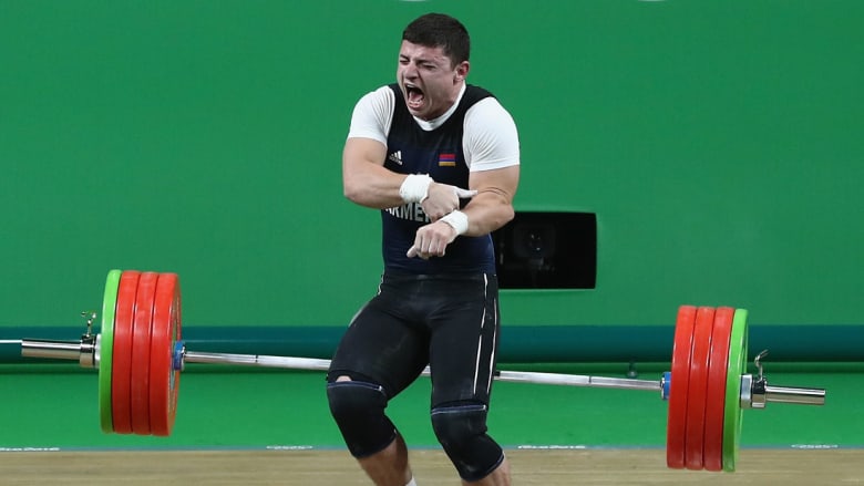 رباع أرميني يتعرض لإصابة مروعة في الأولمبياد