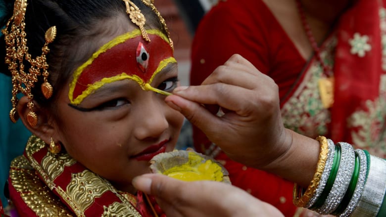 آلهات النيبال..فتيات عذارى بمعايير "فلكية" 