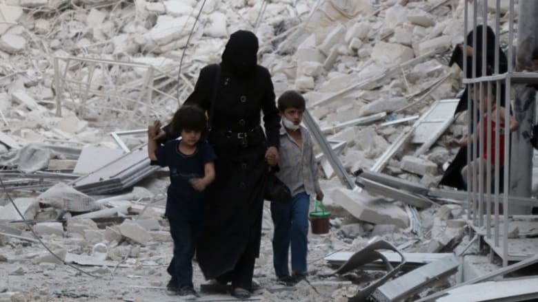 صور مفجعة لآثار قصف حلب المكثف الذي خلّف 85 قتيلا و300 جريح على الأقل