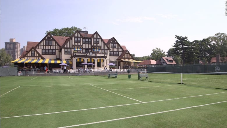ملعب "فوريست هيل" لكرة التنس في نيويورك بأمريكا