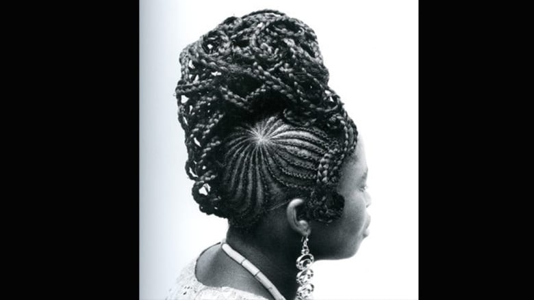 تسريحات الشعر الأفريقية تبعث برسائل حب لنيجيريا