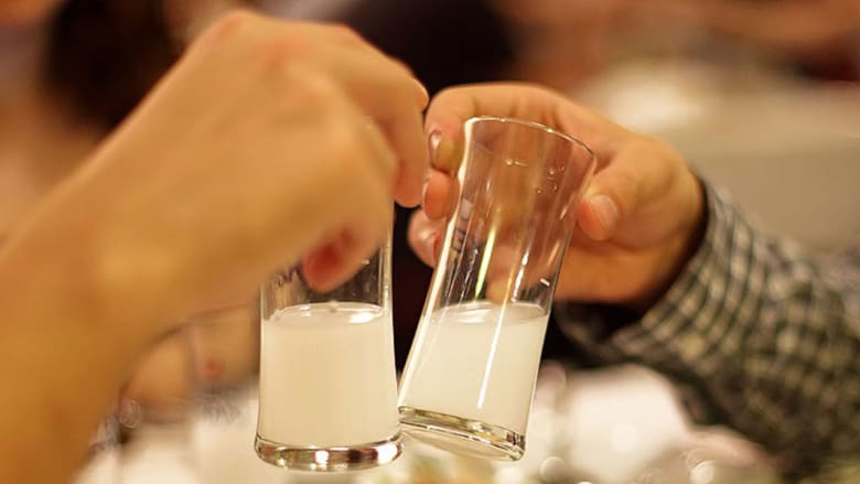 هل تعرف ما هو المشروب الوطني الناصع البياض في تركيا؟  