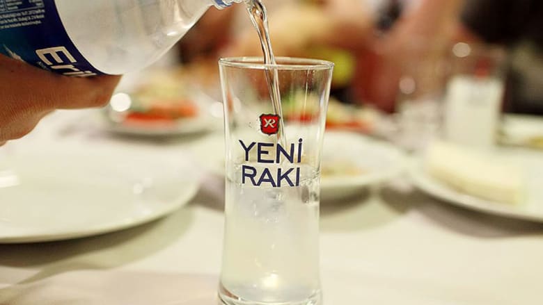 هل تعرف ما هو المشروب الوطني الناصع البياض في تركيا؟  