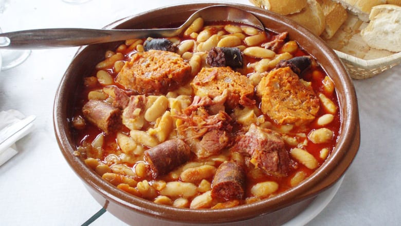 لا تفوتوا هذه الأطباق "المسيلة للعاب" في رحلتكم المقبلة إلى إسبانيا!