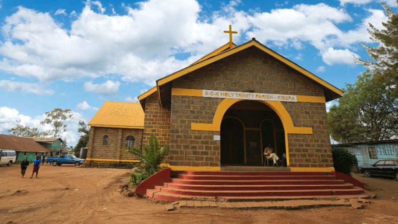 لماذا عمم الكينيون اللون الأصفر على مساجدهم وكنائسهم؟ 