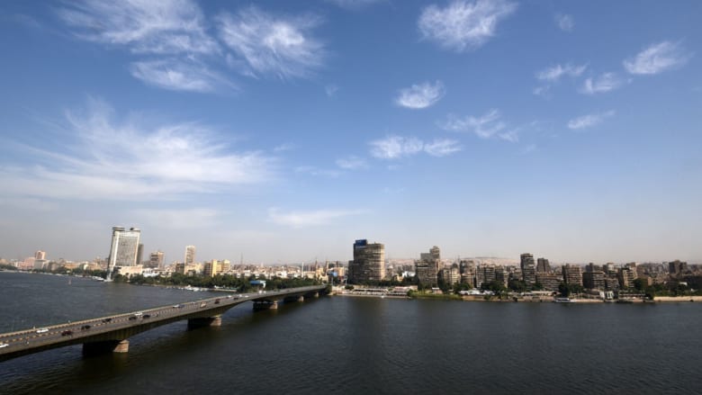 بيان لإسلاميين ومعارضين بمصر يطلب "رحيل السلطة" بسبب الجنيه والوقود