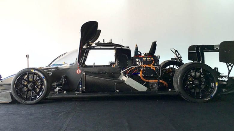هذه هي "DevBot #1".. أول سيارة سباق كهربائية بدون سائق