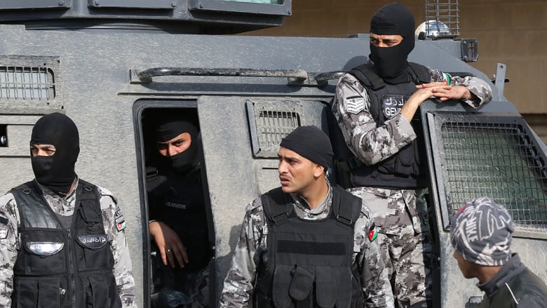  الأردن: مقتل 4 رجال أمن خلال مداهمة بالكرك