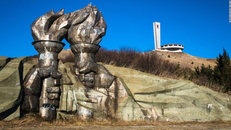 جسم "فضائي" سوفيتي مهجور في بلغاريا.. ما هي قصته؟ 