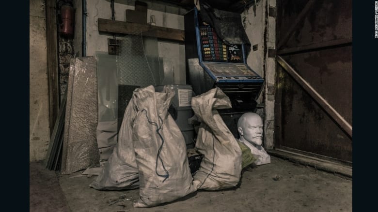 ماذا حلّ بتماثيل فلاديمير لينين في أوكرانيا بعد الثورة؟ 