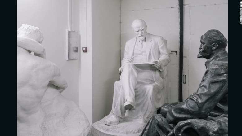 ماذا حلّ بتماثيل فلاديمير لينين في أوكرانيا بعد الثورة؟ 