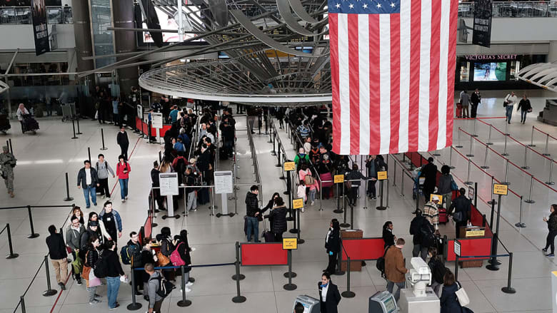 شركات الطيران تبدأ تطبيق قرار ترامب بمنع سفر مواطني 7 دول إسلامية لأمريكا 