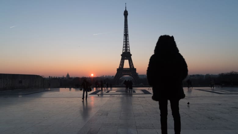 باريس تنوي بناء زجاج عازل حول برج إيفل 