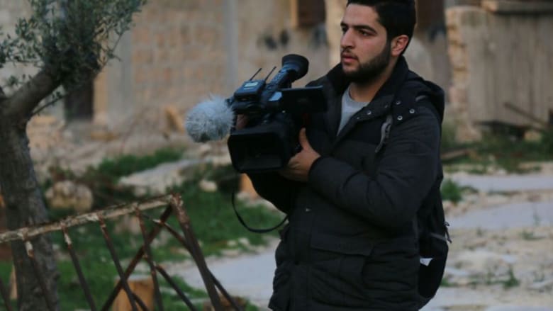 سوري جازف بحياته ليصور "الخوذ البيضاء" 