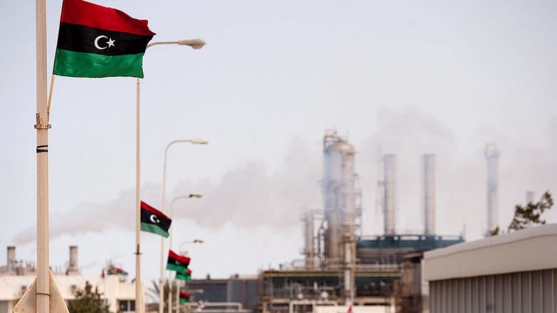 اشتباكات الهلال النفطي تضرب ثروة الليبيين الأولى.. ومؤسسة النفط تراجع خططها