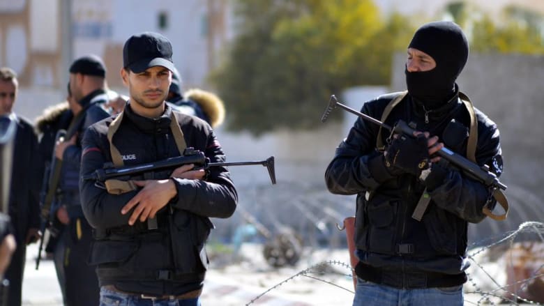 مقتل رجل أمن "وإرهابييْن" في هجوم على دورية أمنية بتونس