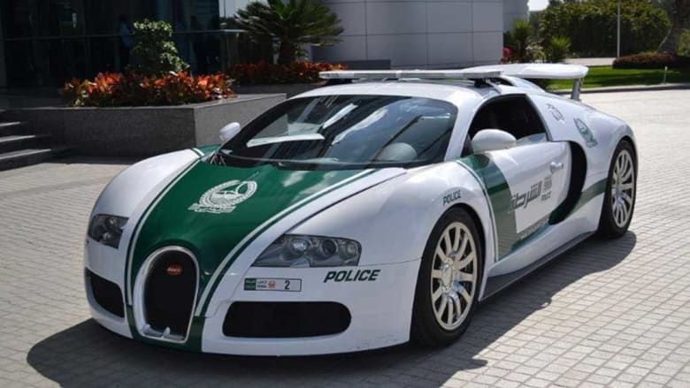 فقط في دبي.. أسرع سيارة شرطة في العالم تصل سرعتها إلى 407 كيلومترات بالساعة