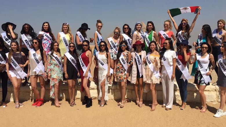 ملكات جمال يشاركن في مسابقة ملكة جمال البيئة بزيارة الى منطقة الأهرامات