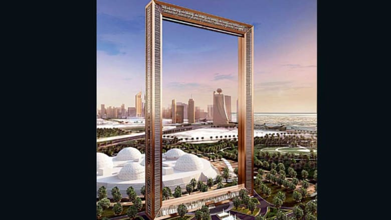 أحدث إضافة إلى أفق دبي.. برج "برواز دبي" المغطى بلون الذهب 