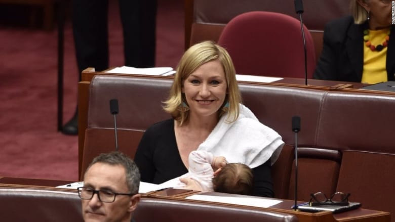 للمرة الأولى.. برلمانية أسترالية ترضع طفلتها في جلسة للبرلمان