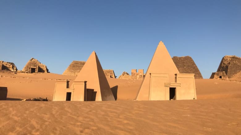 ليست في مصر.. بأي دولة عربية تقع هذه الأهرامات التاريخية؟
