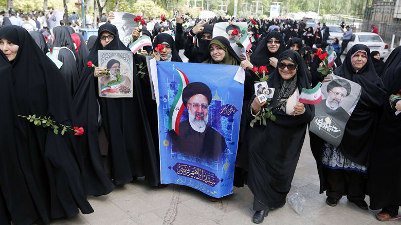 بالصور.. إيرانيات حاضرات بقوة لدعم روحاني ورئيسي