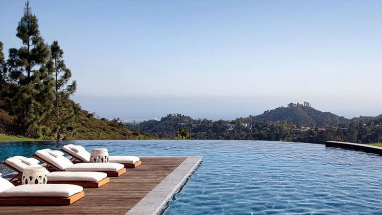 بالصور..7 حمامات سباحة مذهلة لمشاهير هوليوود 