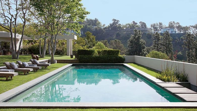 بالصور..7 حمامات سباحة مذهلة لمشاهير هوليوود 
