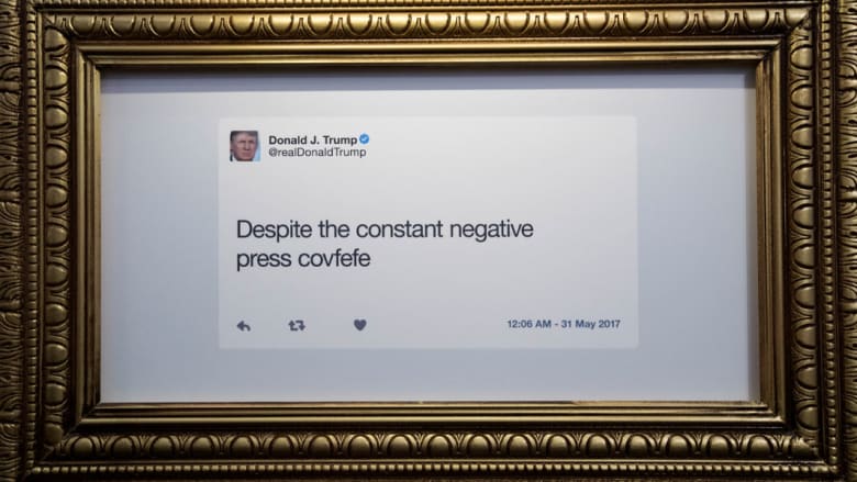 مكتبة "ساخرة" تضم تغريدات ترامب الأكثر غرابة