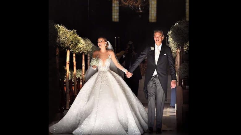 هذا ما ارتدته وريثة أكبر شركة كريستال في العالم يوم زفافها!