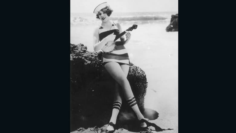 نظرة على تاريخ الموضة البحرية للنساء بالصور 
