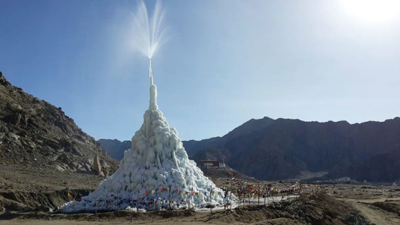 لماذا يوجد هذا الجبل الجليدي في قلب الصحراء؟