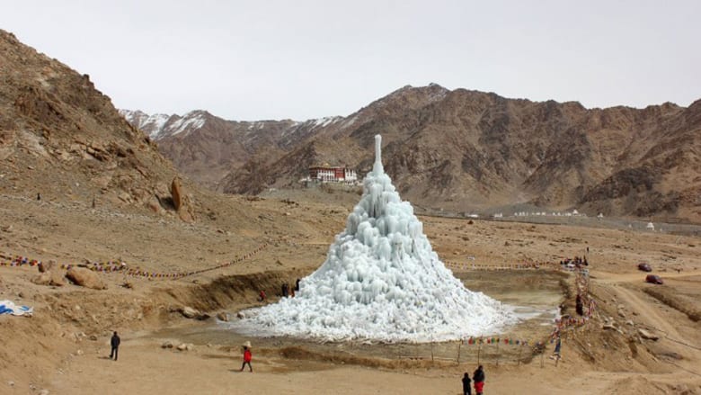 لماذا يوجد هذا الجبل الجليدي في قلب الصحراء؟