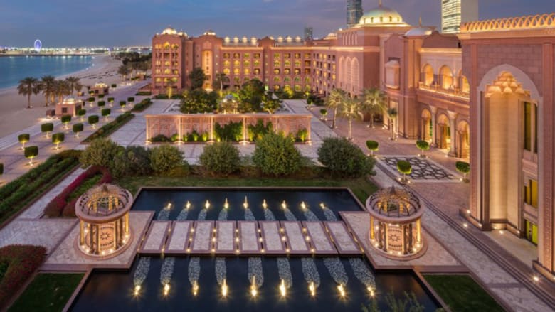 من السعودية مروراً بالامارات وتركيا وعُمان..هذه أفخم الفنادق على الإطلاق