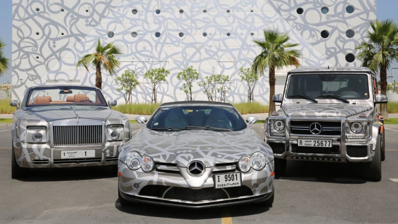 ما قصة رسوم الغرافيتي على هذه السيارات الفاخرة في الخليج؟ 