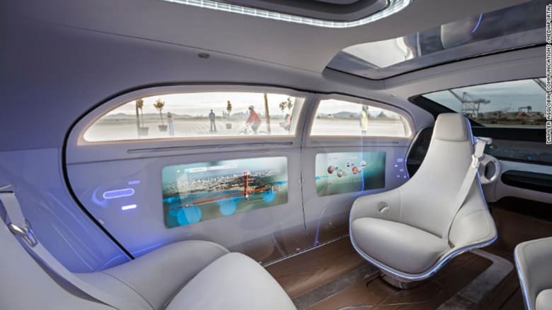 تجول معنا بسيارة مرسيدس الذاتية القيادة في المستقبل
