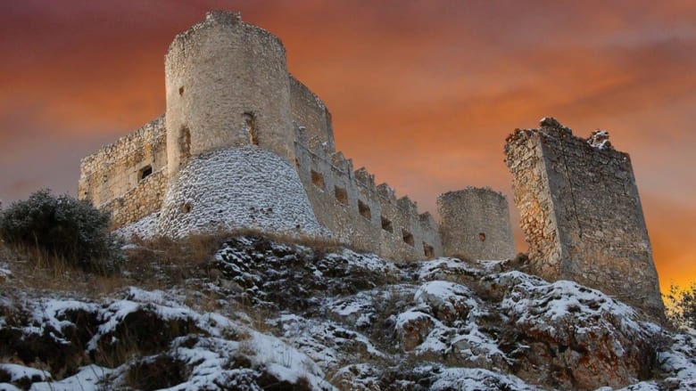 إحداها في حمص .. هذه أجمل القلاع المهجورة في العالم!