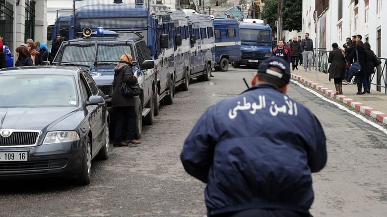 الأمن الجزائري يعتقل المسؤول الأول للطائفة الأحمدية بالبلاد