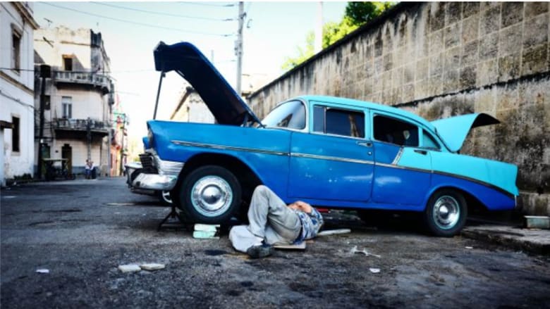 تعرّف إلى علاقة العشق بين الكوبيين والسيارات الأمريكية!