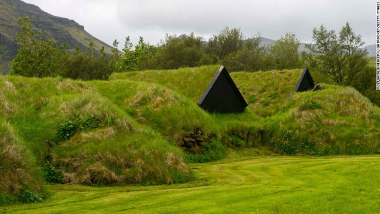 لماذا غطى الأيسلنديون منازلهم بالعشب والأتربة؟