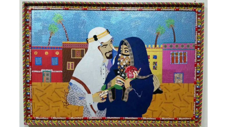 فنانة سعودية تستخدم أغلفة الشوكولاتة لصنع هذه اللوحات