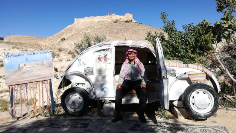 في قلب قرية مهجورة بالأردن يجلس "أصغر فندق في العالم"