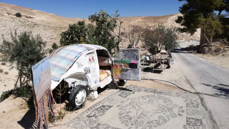 في قلب قرية مهجورة بالأردن يجلس "أصغر فندق في العالم"