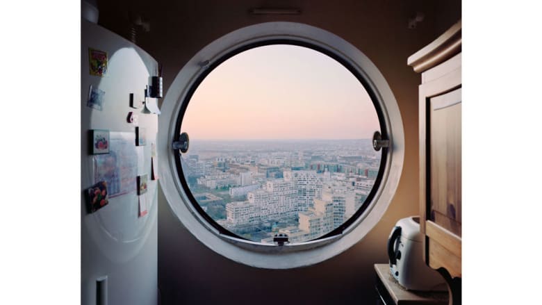 صور توثّق ما تراه "عيون الأبراج" الباريسية