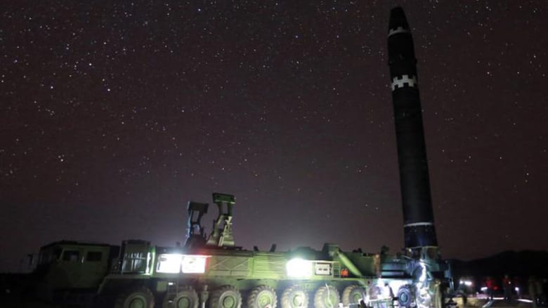 تفاصيل مثيرة وصادمة تكشفها صور الصاروخ الكوري الشمالي الجديد