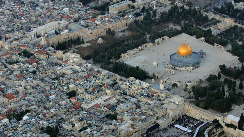 عريقات: الاعتراف بالقدس عاصمة لإسرائيل سيخلق فوضى لا تحمد عقباها