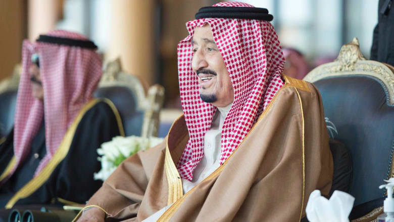 شاهد.. الملك سلمان يشهد افتتاح سباق الهجن السنوي الكبير