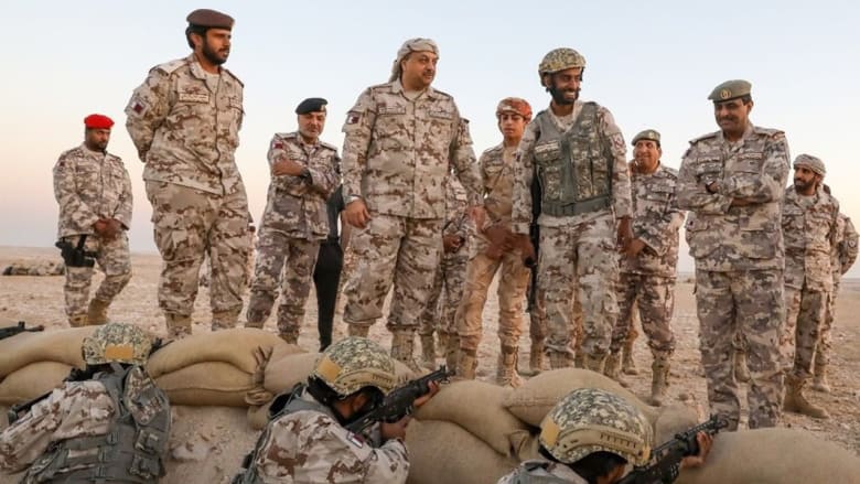 وزير الدفاع القطري بالزي العسكري في معسكر "جو السلامة".. وهذا ما قاله للجنود